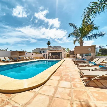 Palmview Up To 28 Guests Close To Villa