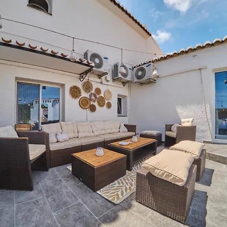 Palmview Up To 28 Guests Close To