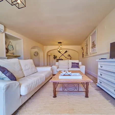 Palmview Up To 28 Guests Close To
