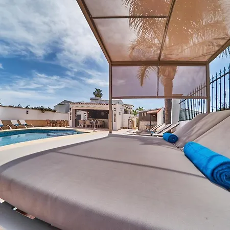 Palmview Up To 28 Guests Close To